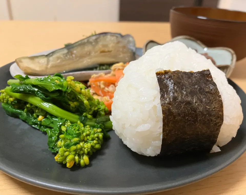 朝ごはん🍙🥢|ちゃっちゃんさん