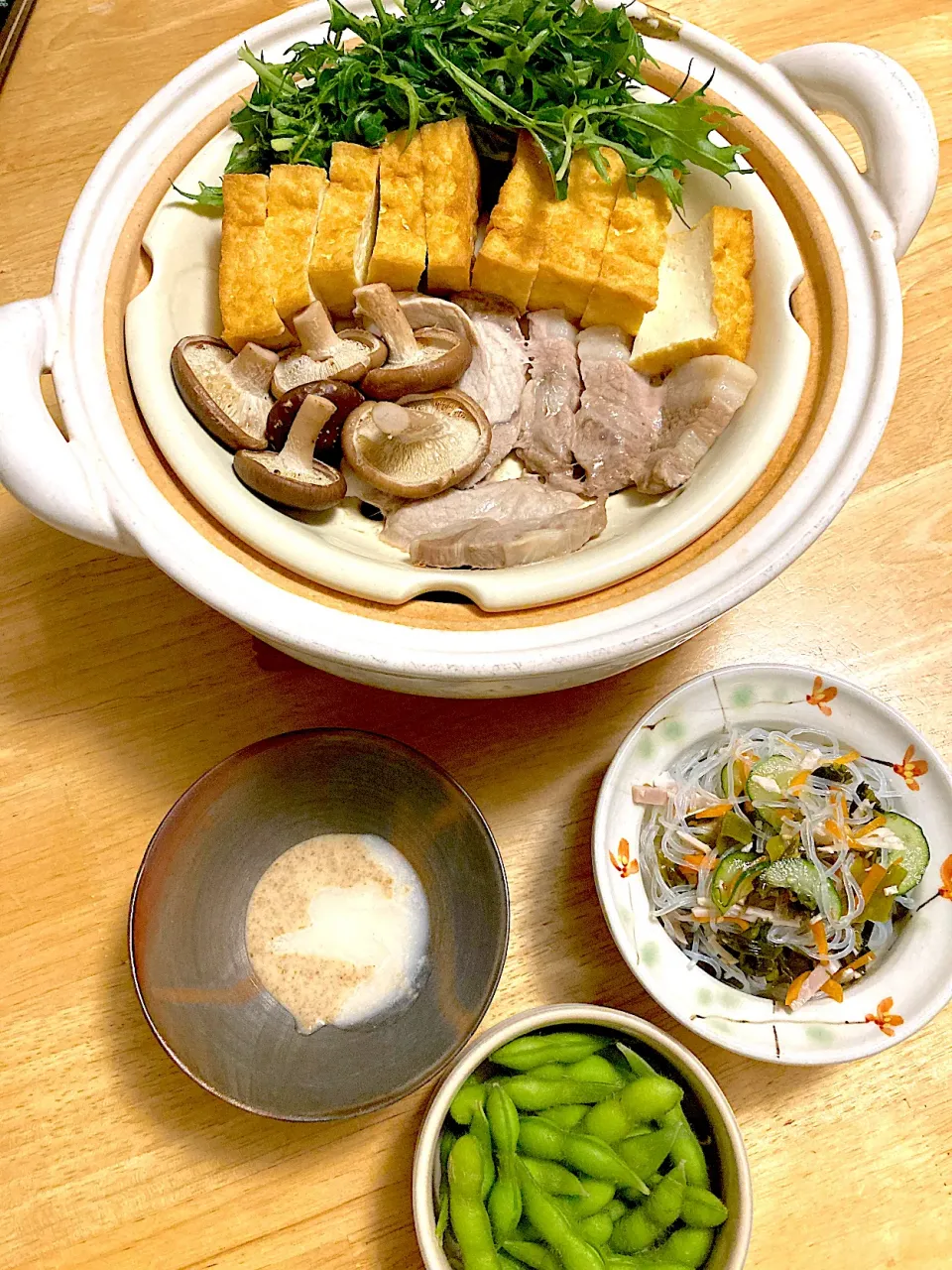 ヘルシー蒸し土鍋で蒸し物(甘酒ゴマだれ)と春雨の酢の物、枝豆❀.(*´◡`*)❀.|さくたえさん