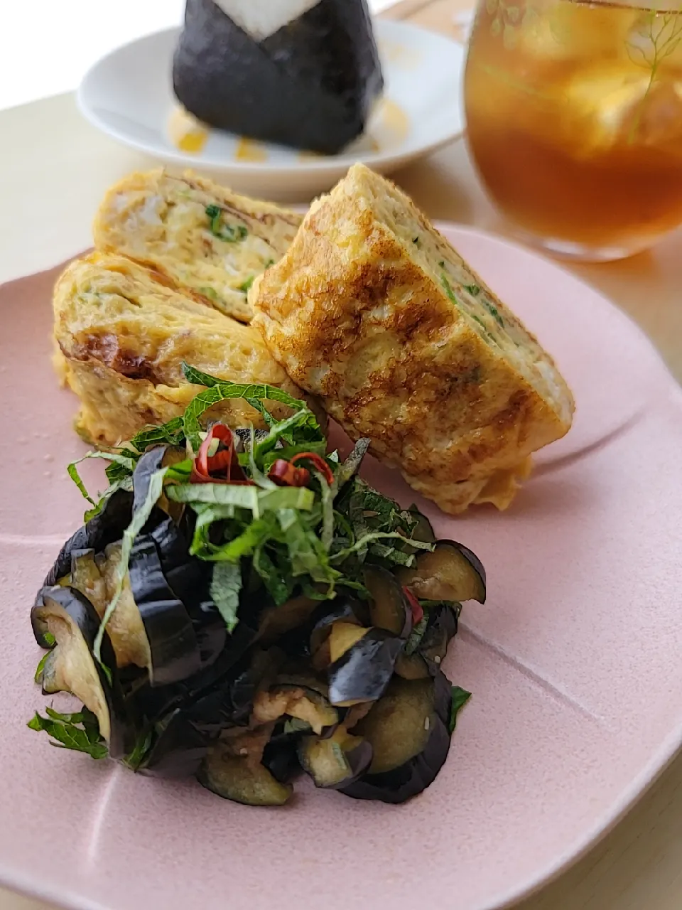 春分だね🍀 
茄子のワサビ漬け
春のお昼ごはん|みるくここあさん