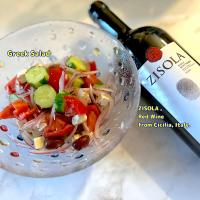 グリークサラダとシチリア島の赤ワイン、Zisola