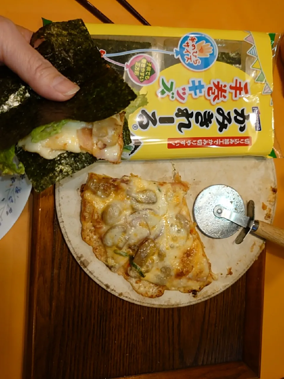 Snapdishの料理写真:ピザとレタスを挟んで、
かみきれーる|to coさん