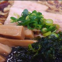 【TRYラーメン大賞2019 - 2020
新人賞しょうゆ部門第2位】
中華そば 竹千代
中華そば黒醤油 (手もみ麺、950円) 
＋あおさのり (伊勢志摩、150円)
＋メンマ (愛媛孟宗竹、100円)
＋半白飯 (南魚沼、100円)
@尾久1分
(赤羽からママチャリ31分)
23064 (66,179)