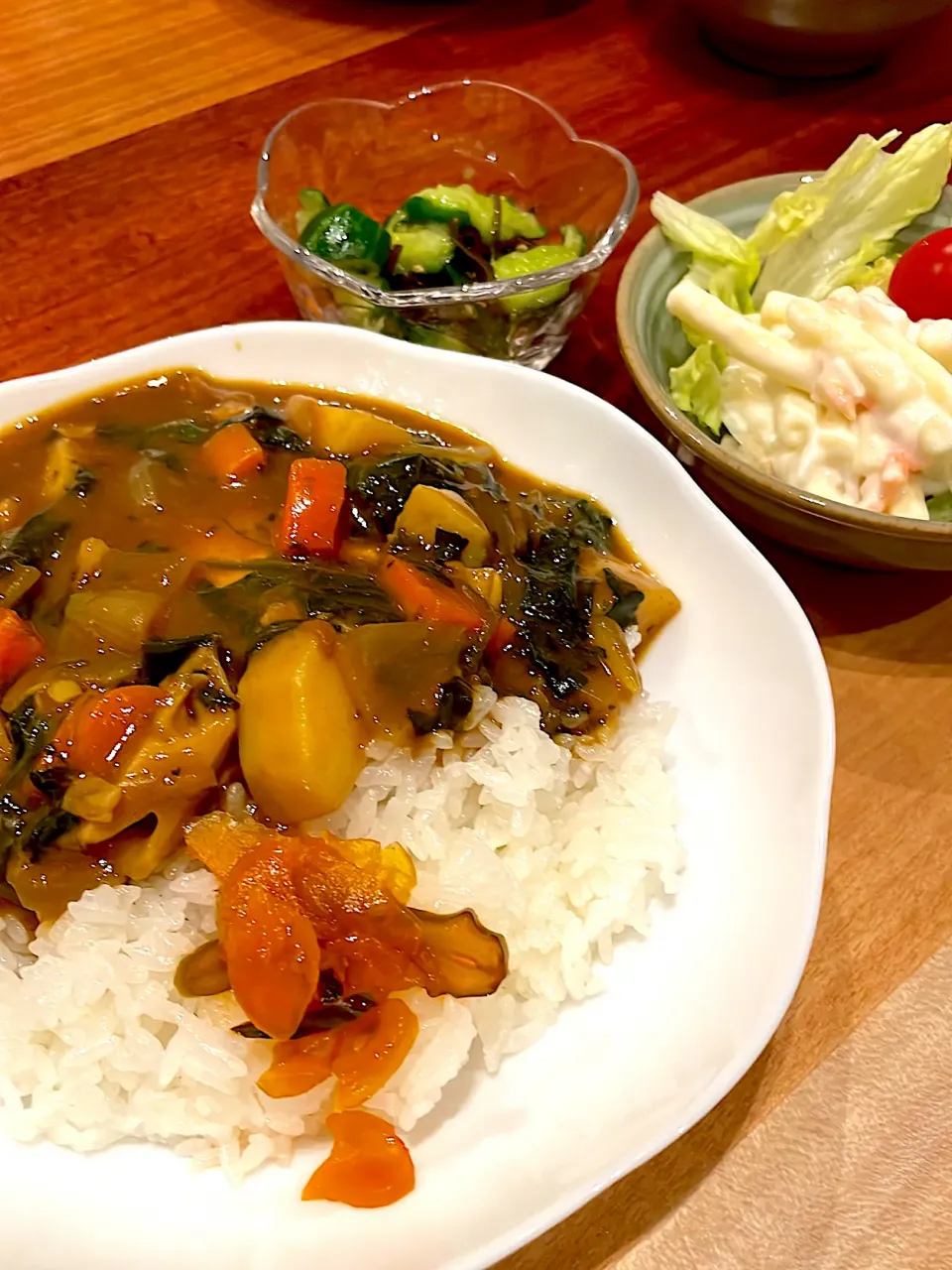 ほうれん草カレー　マカロニサラダ　たたききゅうり|とゆあさん