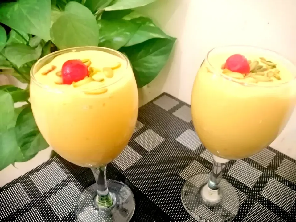 Snapdishの料理写真:mango milk shake|nadhu fervinさん