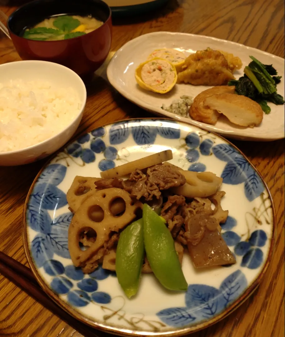 Snapdishの料理写真:牛肉とれんこんの醤油炒め|ゆりちさん