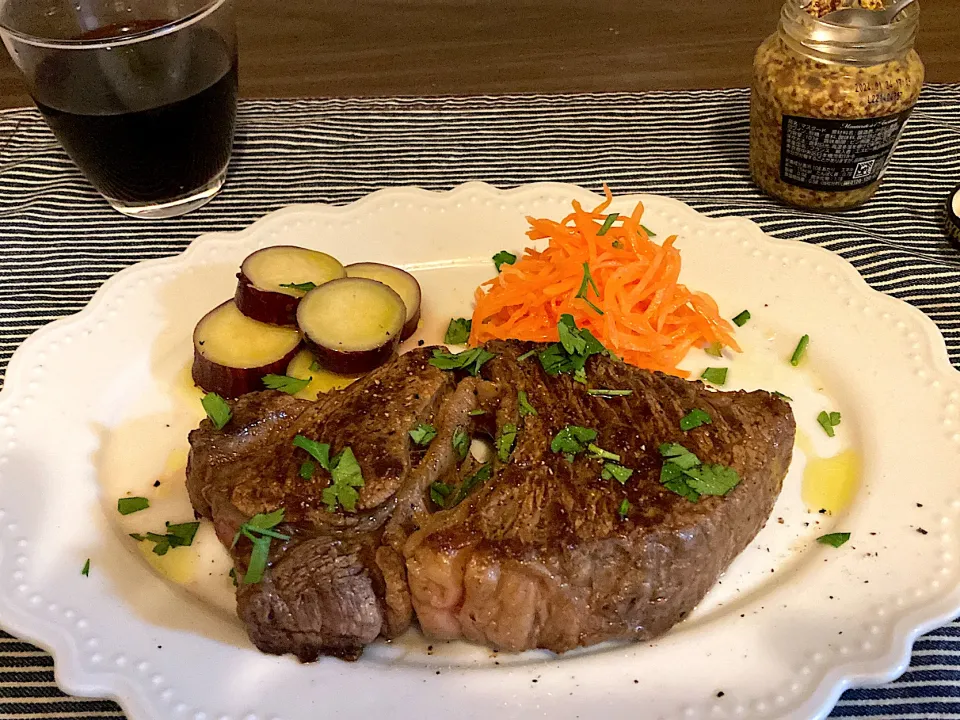 Snapdishの料理写真:ステーキ🥩🥩🥩|ゴンさん