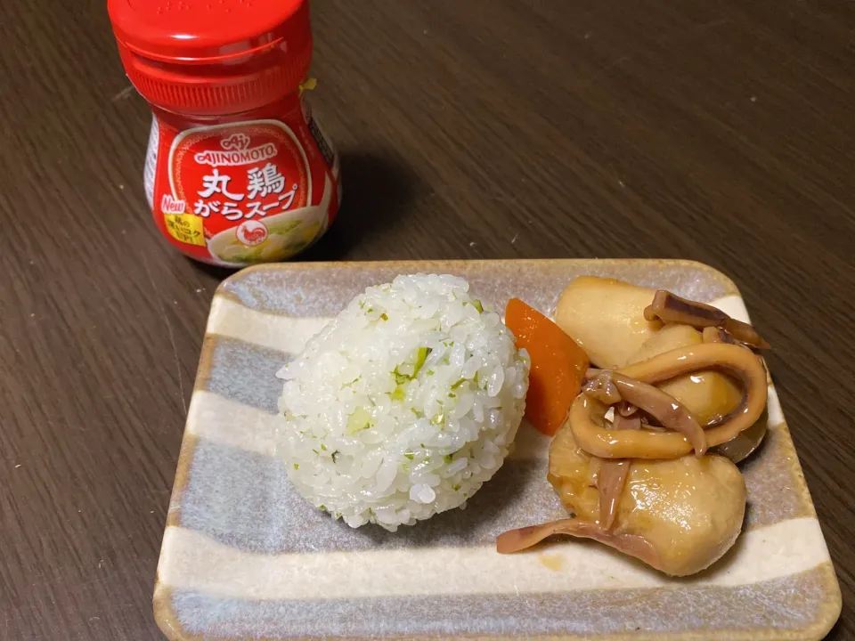 昆布茶と鶏がらの出汁おむすび|ちぐけんさん