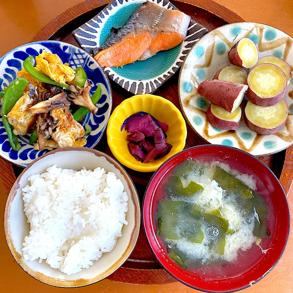 甘塩鮭の朝定食|Hiromi Isonagaさん