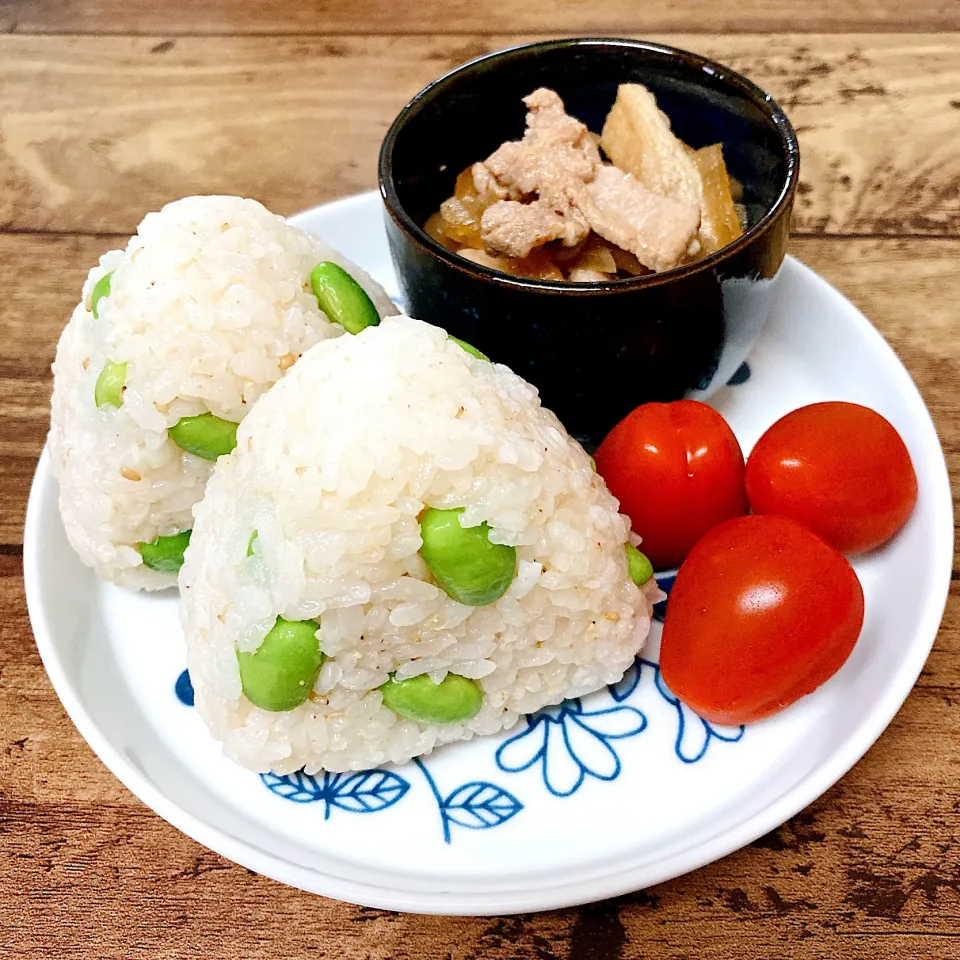 Snapdishの料理写真:枝豆おにぎり|Peco*さん