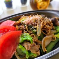 焼きそば日和
3月22日 快晴の横浜
　お花見には最高の空
おうちでお花見気分の焼きそば