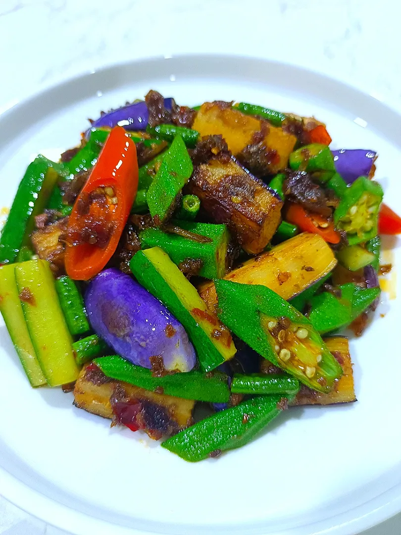 Snapdishの料理写真:mix vege stir-fry(okra,longbean,eggplant,🥒🌶️)|Alice's kitchenさん