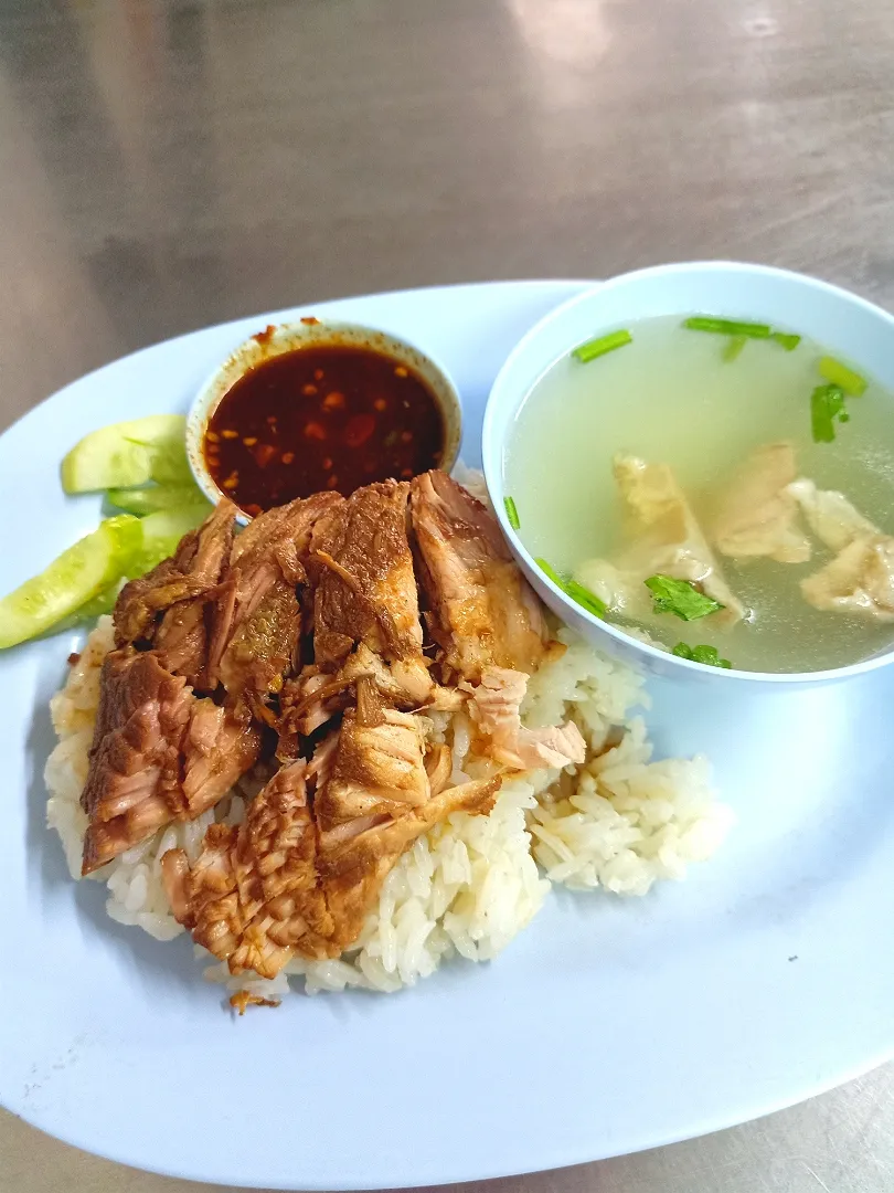 Snapdishの料理写真:Roasted Pork on Rice 🐷🍚
(ข้าวหมูอบ)|An'leeさん