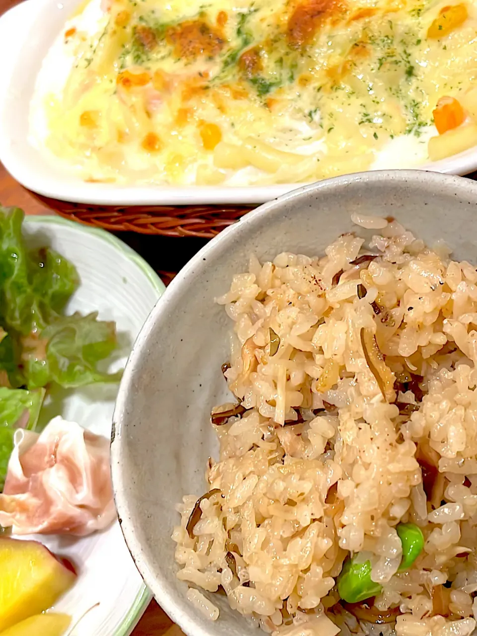 サバ缶炊き込みご飯　マカロニサラダリメイクグラタン|とゆあさん