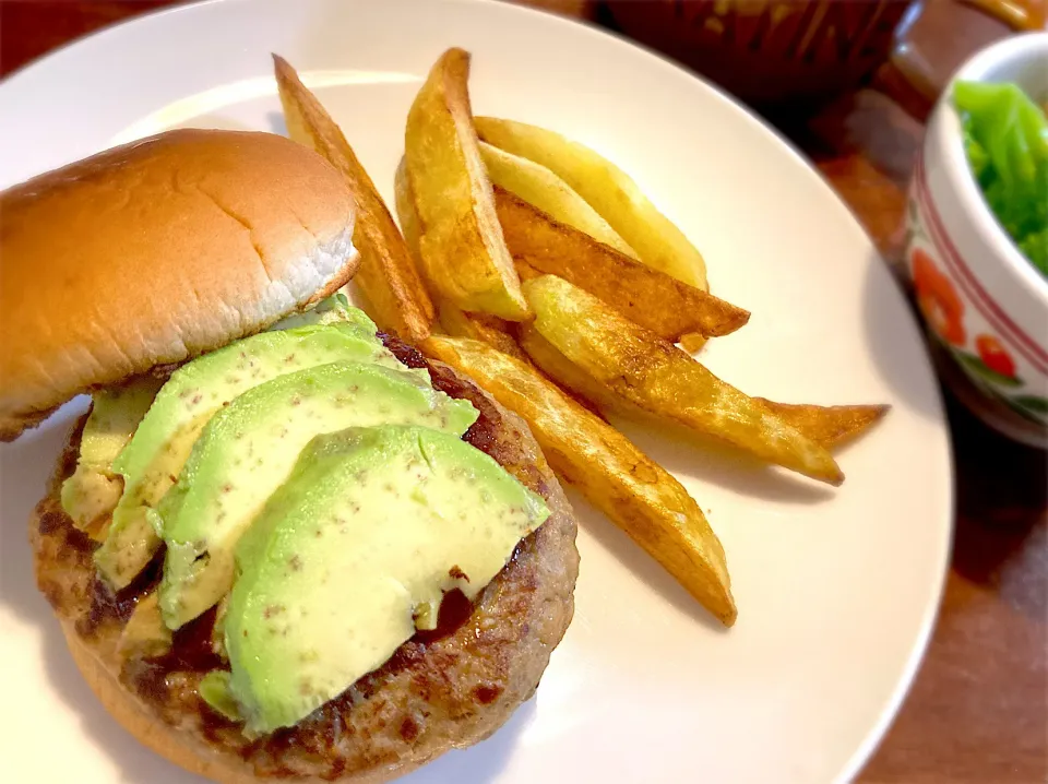 アボカドバーガー🍔🥑|こじまるさん