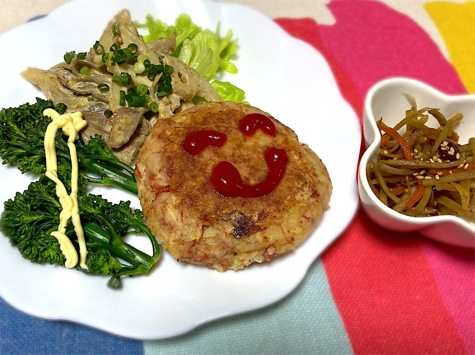 Snapdishの料理写真:蓮根と舞茸の胡麻マヨネーズ和え　　　　　　　　　　コンビーフ🥦ポテトのお焼き　　　　　　　きんぴらごぼう|eiyadeさん