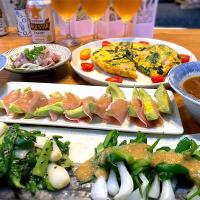 チモトの酢味噌和え　アボカドと生ハム　海老とほうれん草のスパニッシュ風オムレツ　鯵のたたき