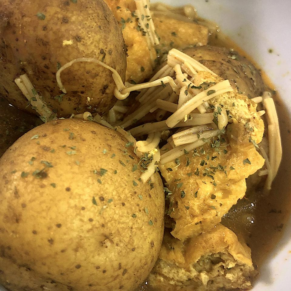 ごろごろジャガイモと生揚とキノコのスープカレー