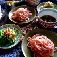 桜うどんに菜の花とささ身和え
