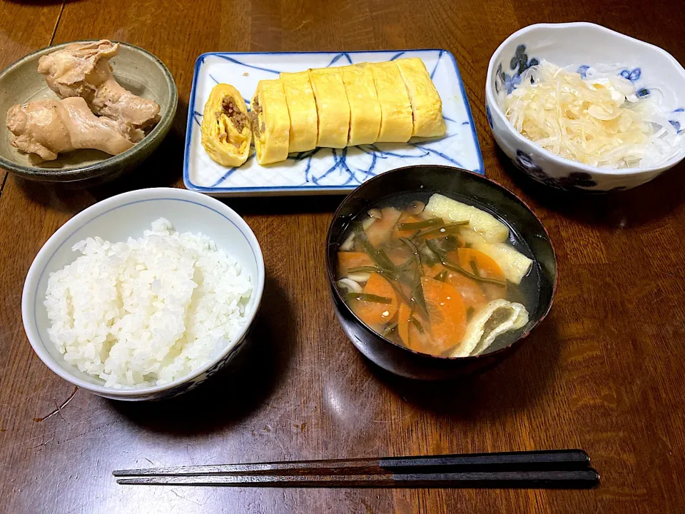 Snapdishの料理写真:オムレツみたいな卵焼きのある朝食|はみんぐば〜どさん