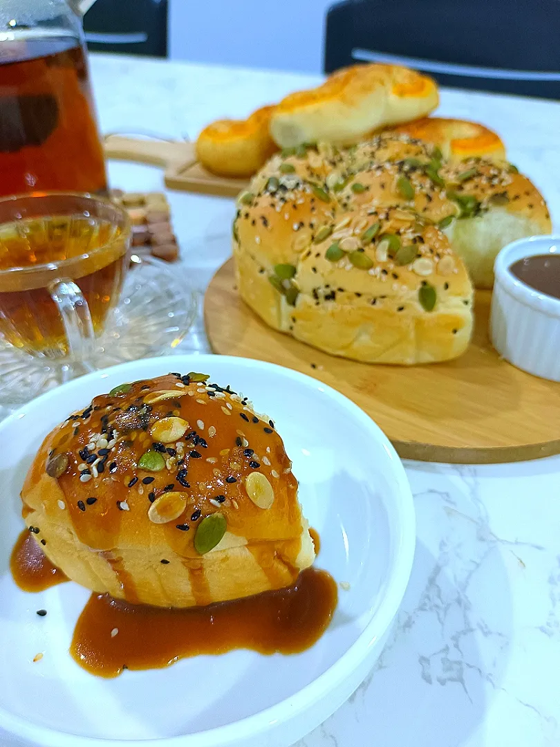 Homemade bun with butterscotch sauce|Alice's kitchenさん