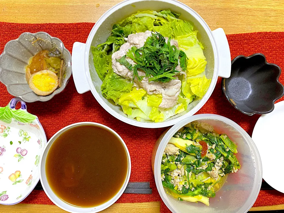 Snapdishの料理写真:白菜と豚の蒸し物🐖、白菜の菜の花で麻婆白菜🇨🇳、豚の角煮🐷、味噌汁|1614さん