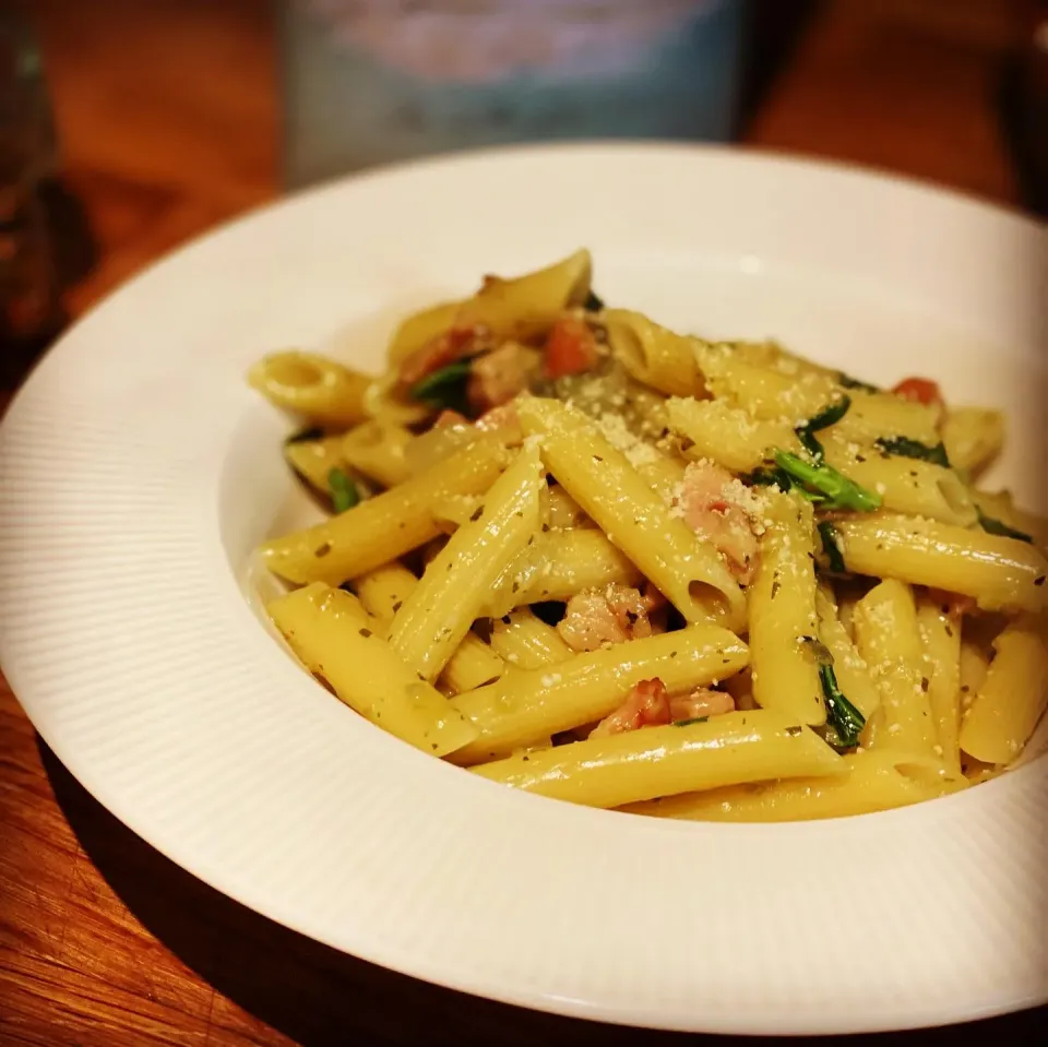 Lunch ! Lunch ! 
Italian I miss Italy especially Monte Cassino good times there 
Penne Pasta 
Fresh Pesto with Garlic & Onions with Sweet Basil 🌿 
#pasta #ital|Emanuel Hayashiさん