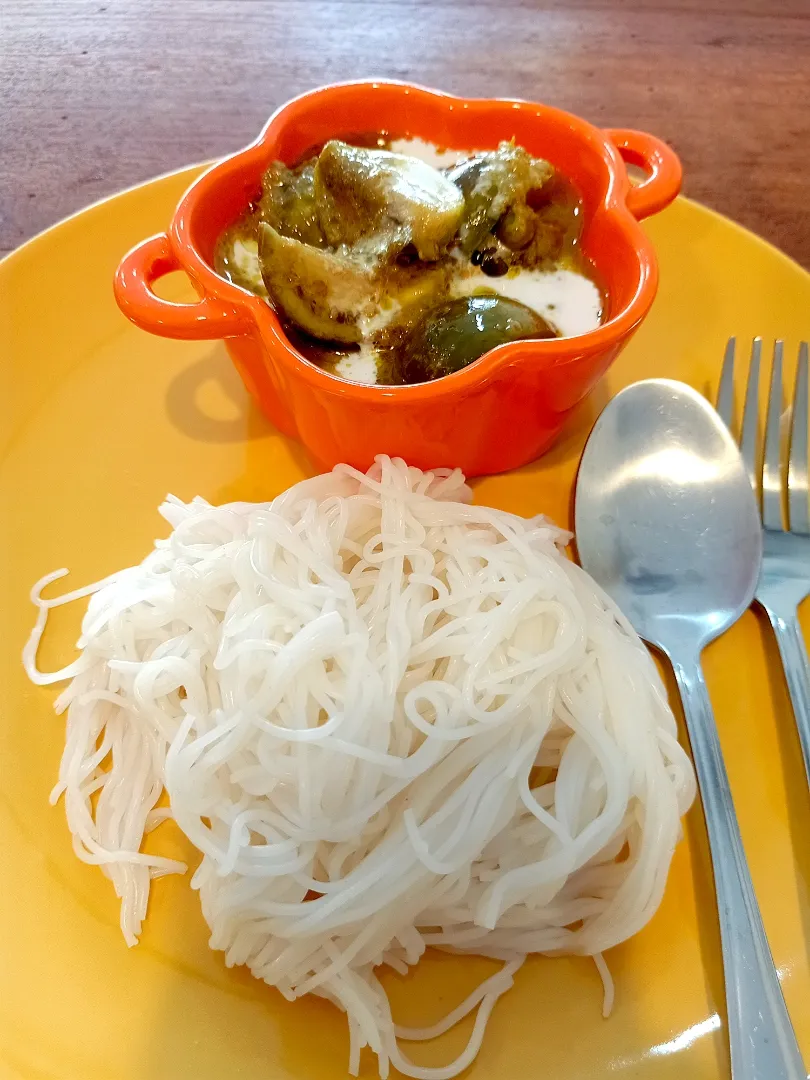 Snapdishの料理写真:Chicken Green Curry & Rice Noodles 🤤
...
...
Savory, Creamy & Yummy 🥰|An'leeさん