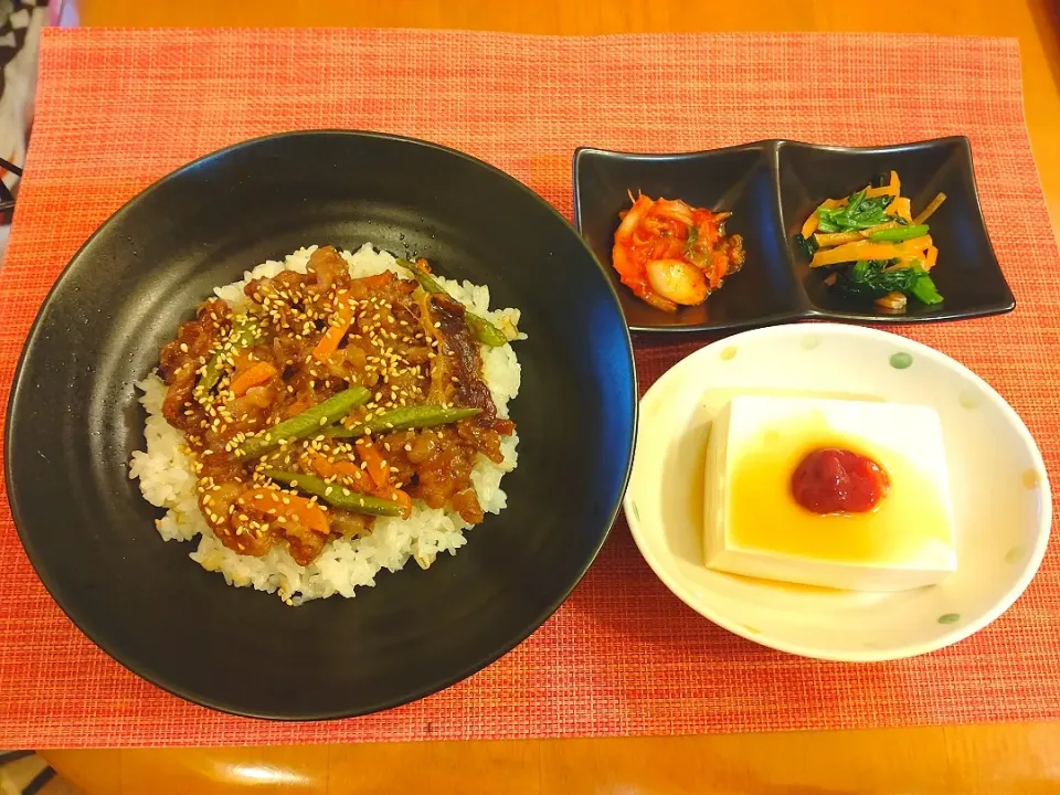 晩ごはん
☆プルコギ丼
☆冷奴
☆キムチ＆ナムル|chikakoさん