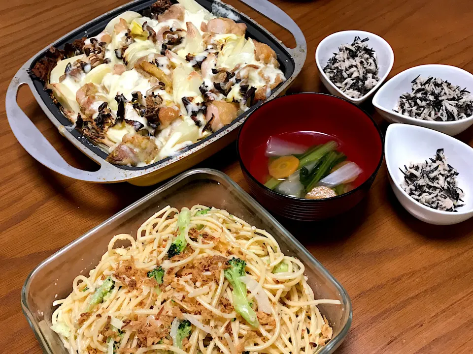 主菜　鶏モモ肉と野菜のオーブン焼き(玉ねぎ、ジャガイモ、シメジ、キャベツ、チーズ)|柚子きりかさん