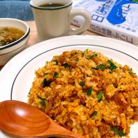 ピリッとした辛さがたまらない^o^                  🥘🥩豚キムチチャーハンと🥣ワカメスープ