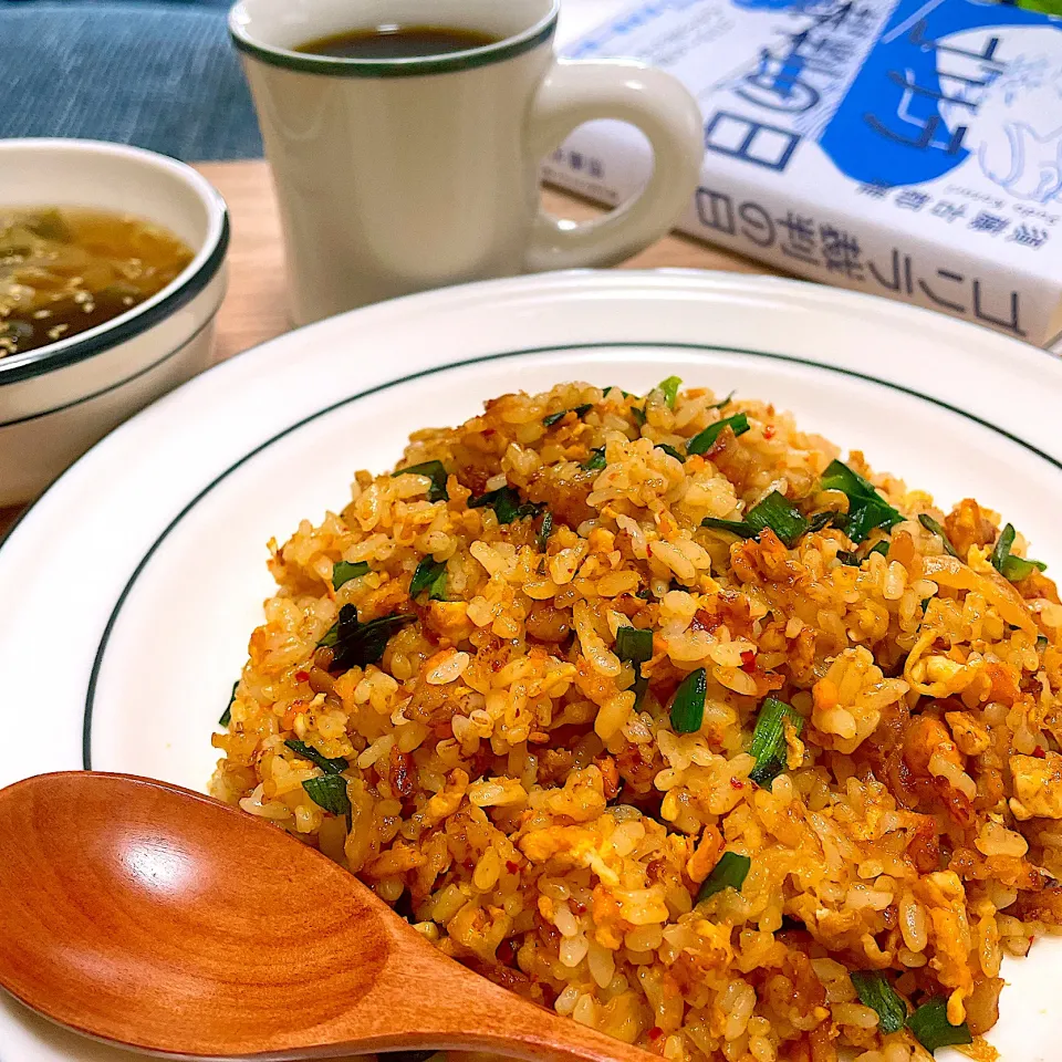 ピリッとした辛さがたまらない^o^                  🥘🥩豚キムチチャーハンと🥣ワカメスープ|Sの食卓さん