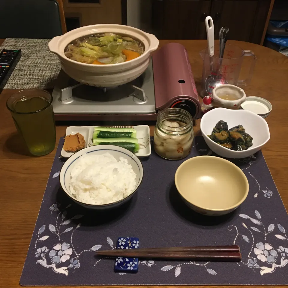 Snapdishの料理写真:寄せ鍋となす味噌炒め(夕飯)|enarinさん