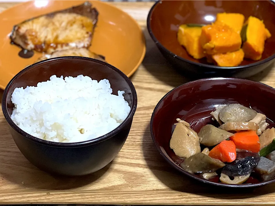 Snapdishの料理写真:☆ブリの雲丹醤油バター焼き ☆かぼちゃの煮物 ☆筑前煮|まぁたんさん