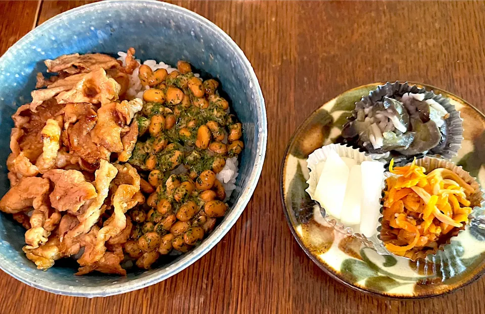 Snapdishの料理写真:ランチ♯ネバネバ豚丼♯納豆♯どんぶり|小松菜さん