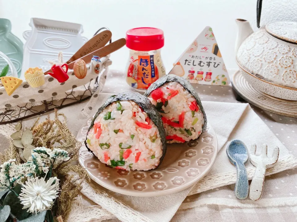 鶏そぼろの三色だしむすび🍙
〜 𝘤𝘩𝘪𝘤𝘬𝘦𝘯 𝘴𝘰𝘣𝘰𝘳𝘰 × 𝘳𝘦𝘥 𝘨𝘪𝘯𝘨𝘦𝘳 × 𝘢𝘭𝘭-𝘱𝘶𝘳𝘱𝘰𝘴𝘦 𝘨𝘳𝘦𝘦𝘯 𝘰𝘯𝘪𝘰𝘯 〜
【味の素(株)『ほんだし®︎』使用】|がぁがさん