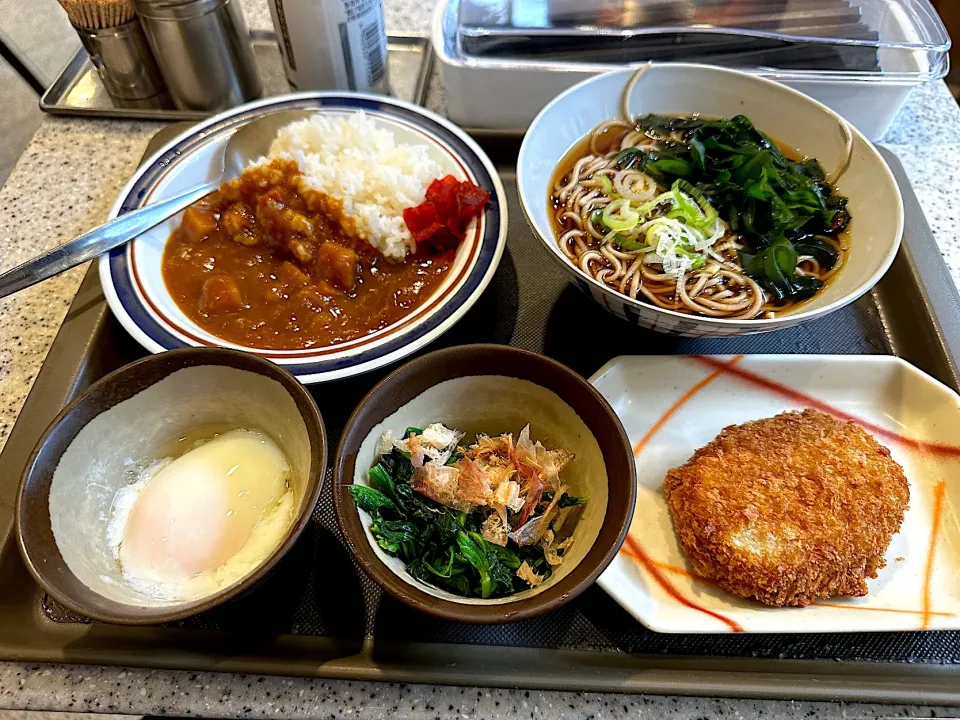 朝カレーそばセットにコロッケ|マハロ菊池さん