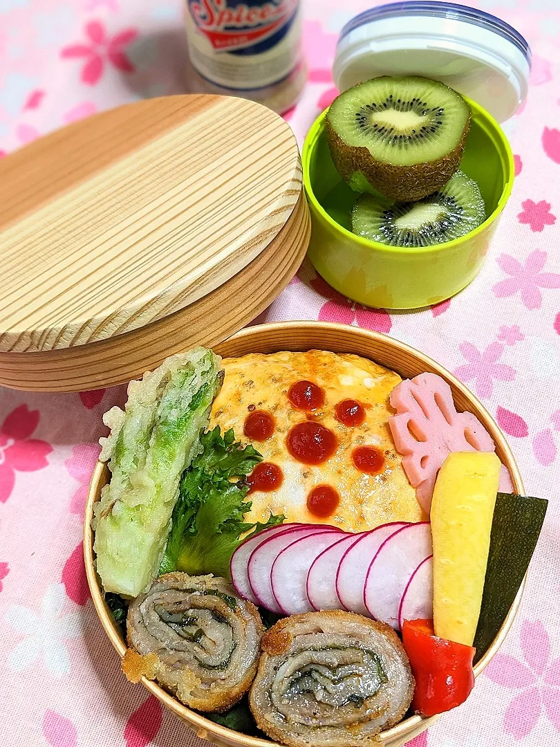 本日のお弁当〜オーロラさんのお料理〜豚しそロールカツと春のオムライス弁当〜|f.1125beさん