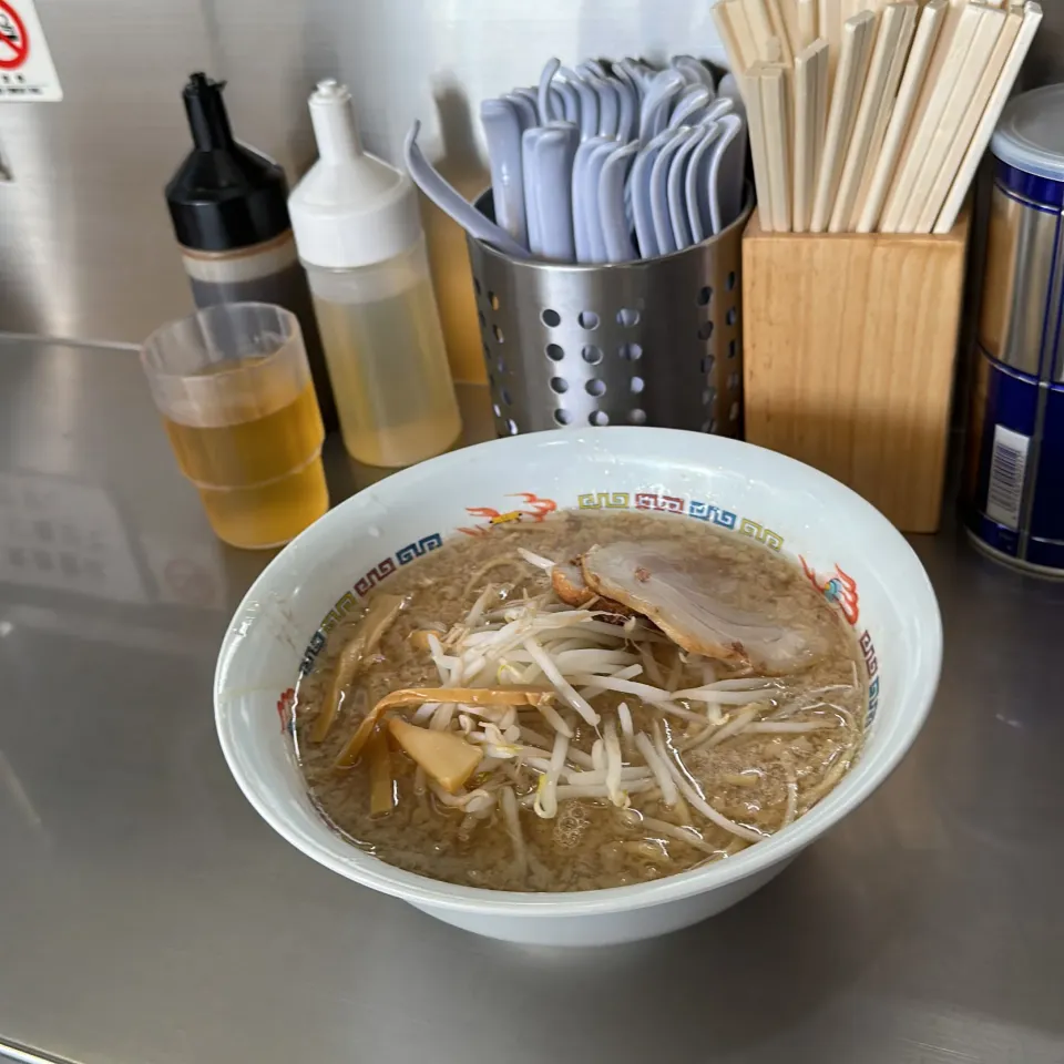 Snapdishの料理写真:今日の　＃ラーメン　桜も咲いて、雲行き良くないけど　＃夜勤明け　で　＃ホープ軒　の　＃朝ラー|Hajime Sakaiさん