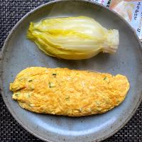 白菜のコンソメ煮とズッキーニオムレツ