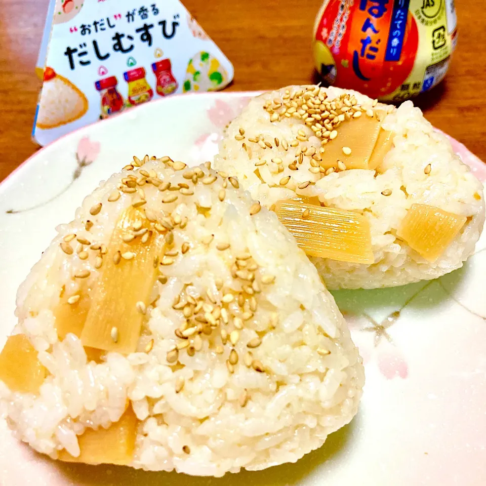 Snapdishの料理写真:筍と炒りごまのだしおむすび🍙|まいりさん