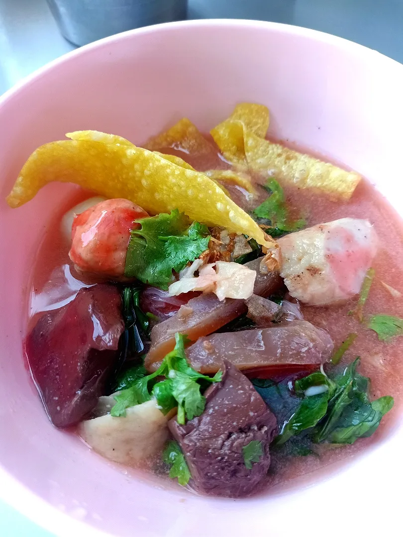 Thai-style Pink Noodle Soup aka Yen Ta Fo (เย็นตาโฟ) 🍜😋|An'leeさん