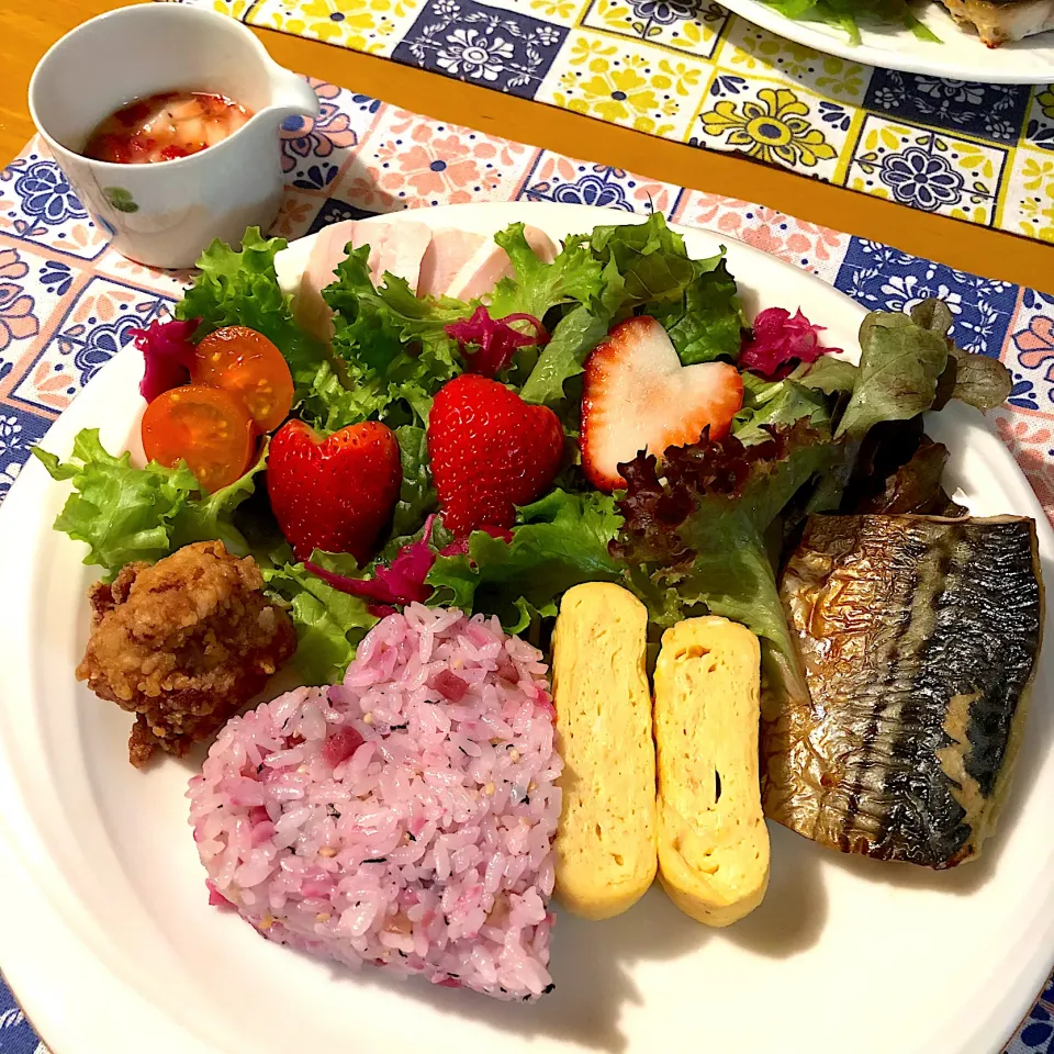 いちご畑のサラダランチ🍓🥗❤️|さらっと🍀さん