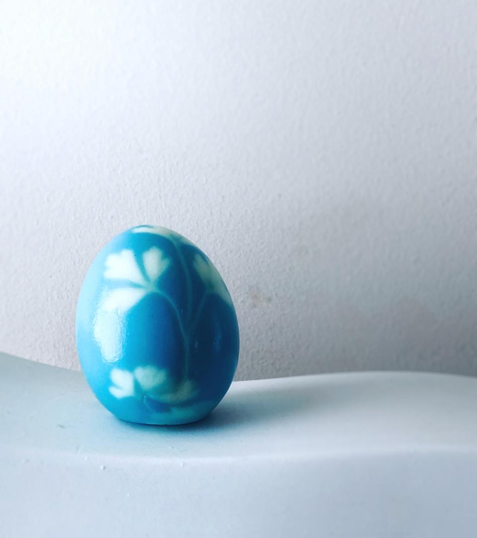 ライトブルー桜2023本日開催 - ハーブ模様入りの青い卵