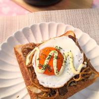 禁断の食事〜焼きそばトースト