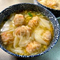 南粤美食の海老ワンタン使用🦐野菜たっぷり海老ワンタンスープ