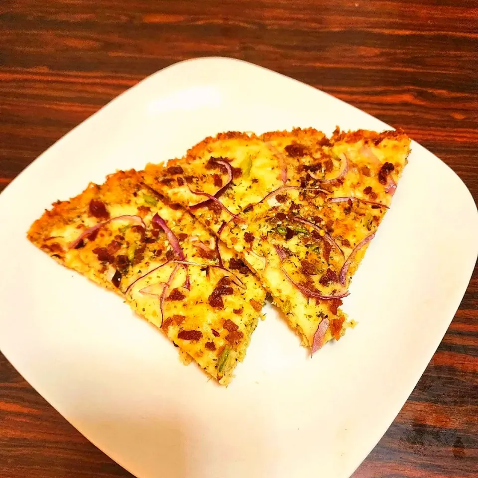 Snapdishの料理写真:Chicken Crust Pizza|Tam Tamさん