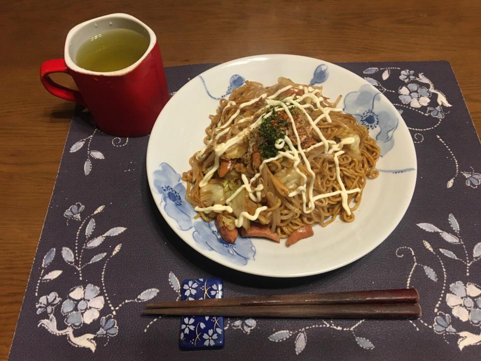 大盛りソース焼きそば(昼飯)