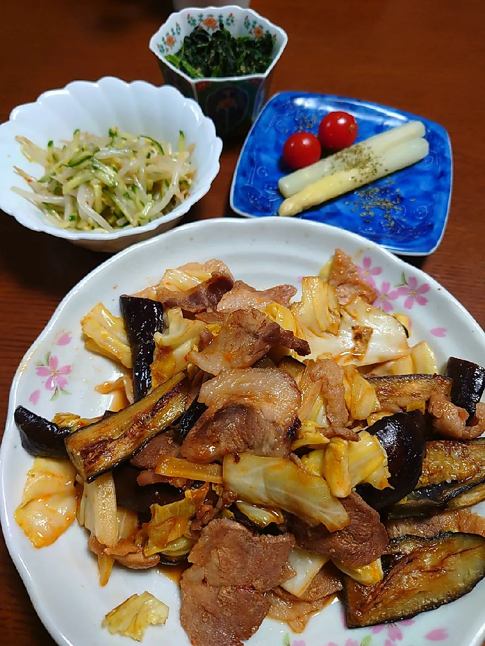 Snapdishの料理写真:豚肉と茄子の味噌炒め
ホワイトアスパラのバターソース
もやしサラダ
ほうれん草胡麻和え|ぱやさん