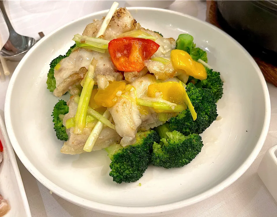 Sautéed garoupa with vegetables|skyblueさん