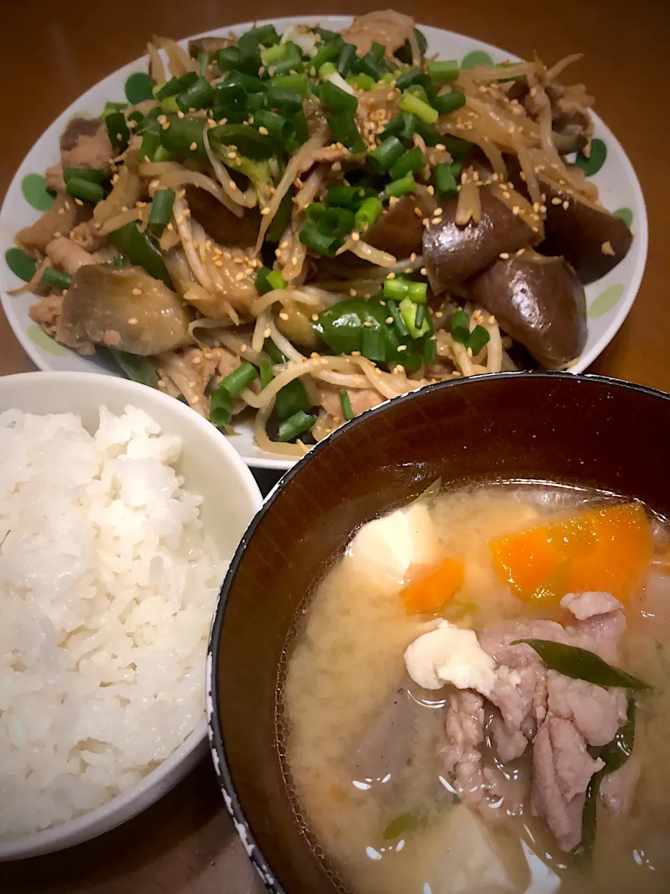 Snapdishの料理写真:豚さんありがとうDAY、豚肉と茄子とピーマンのオイスターソース炒めと具沢山豚汁|masaさん